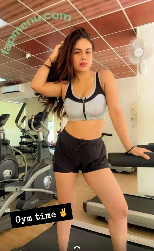 Nehhaa Malik nude photo #0001 (Neha Malik / freakymeek500 / nehamalik335)