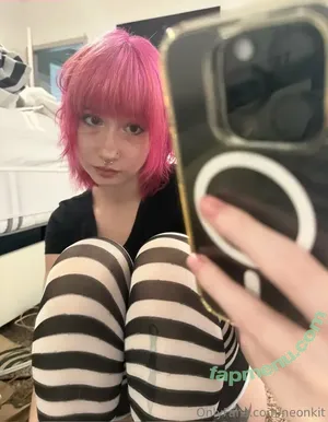 neonkit / imneonkitten nude photo #0014