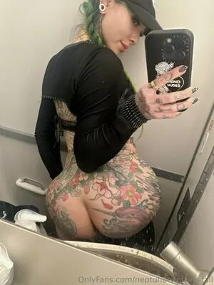 neptuneexplainsitall / neptunehomeofficial / urwaifuneptune nude photo #0753