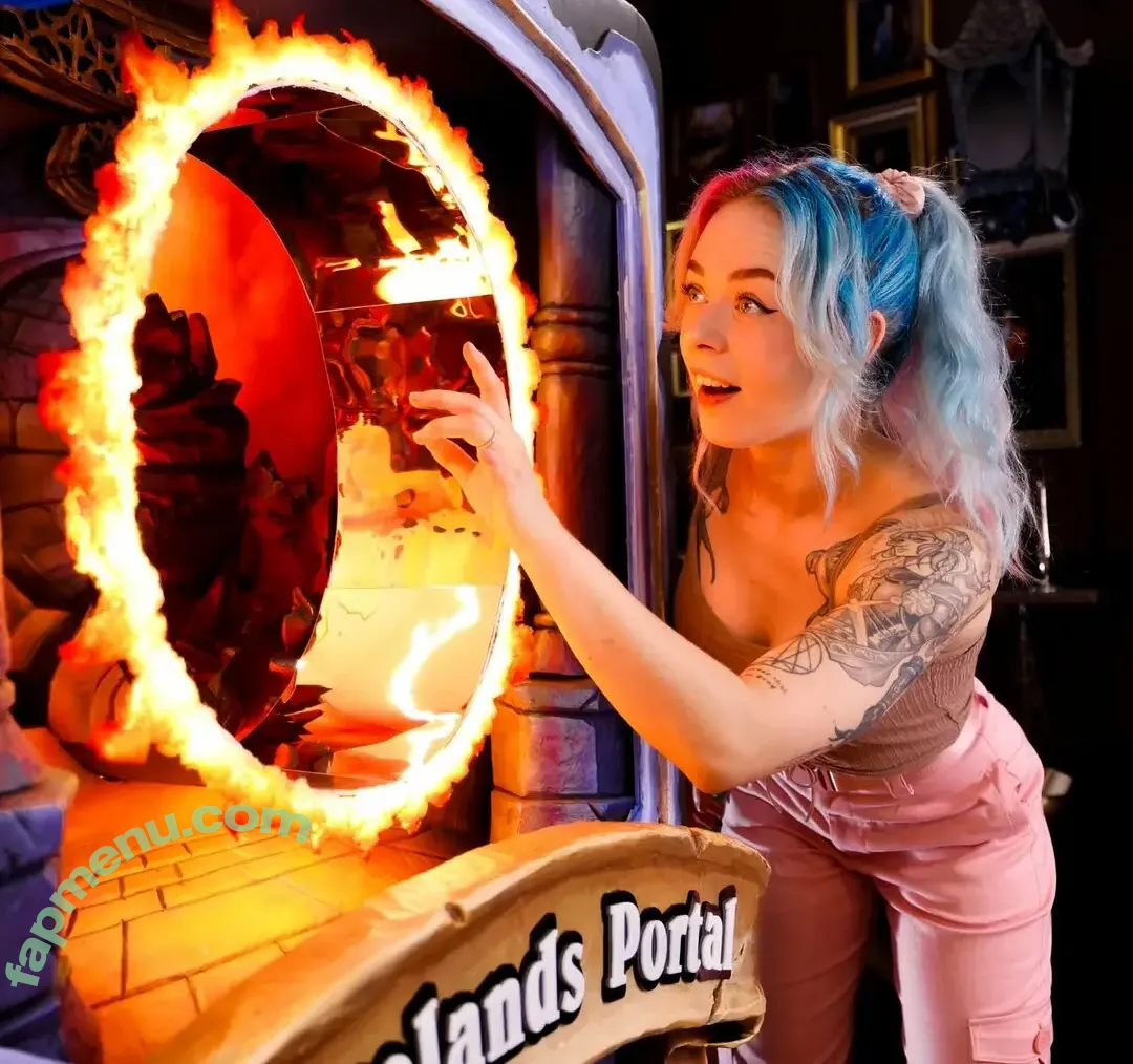 NerdForge nude photo #0118 (Martina / queenrubber / thenerdforge)