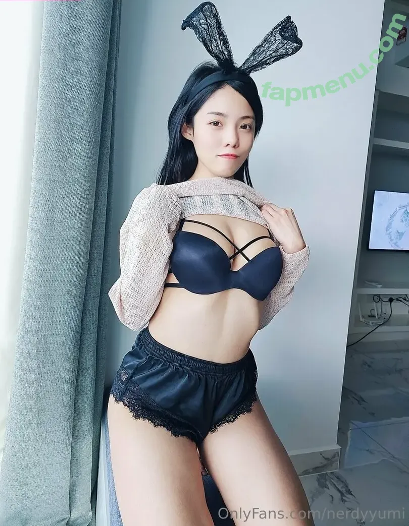 nerdyyumi nude photo #0116 (yumi_webtoon)