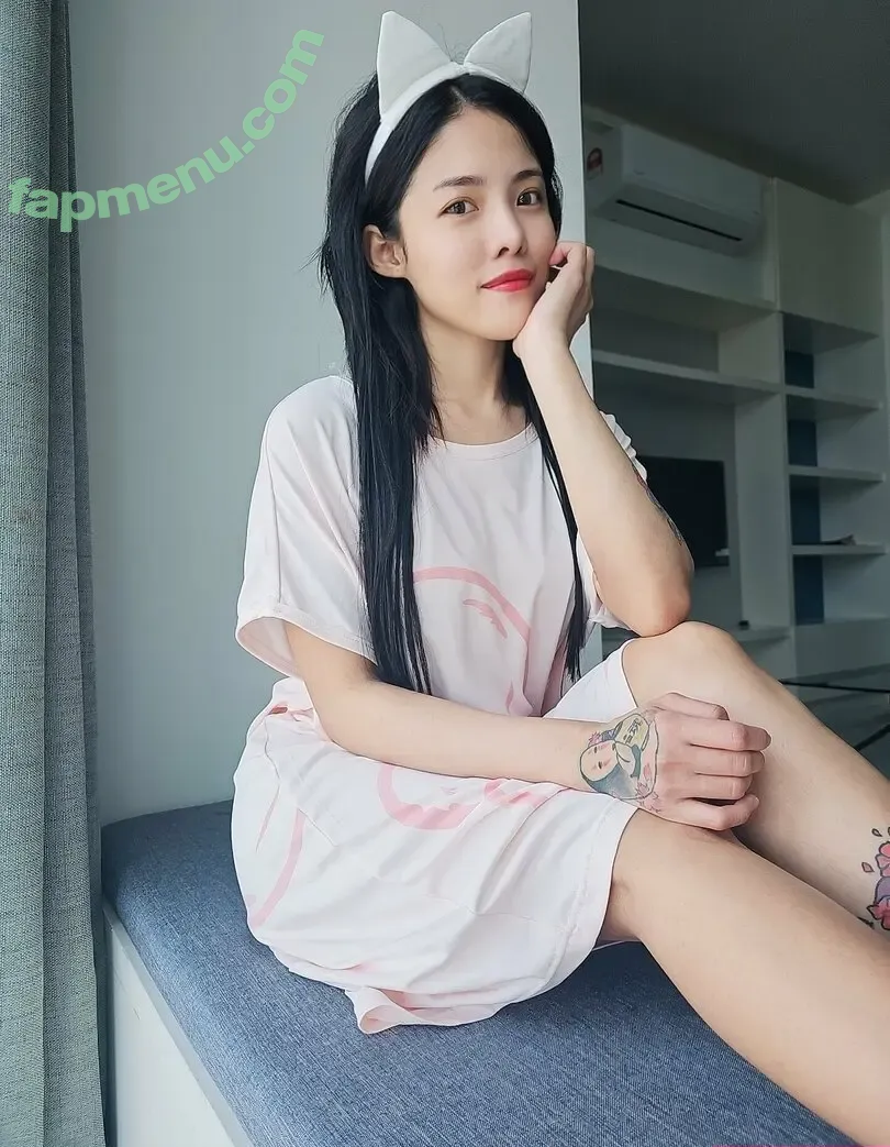 nerdyyumi nude photo #0122 (yumi_webtoon)