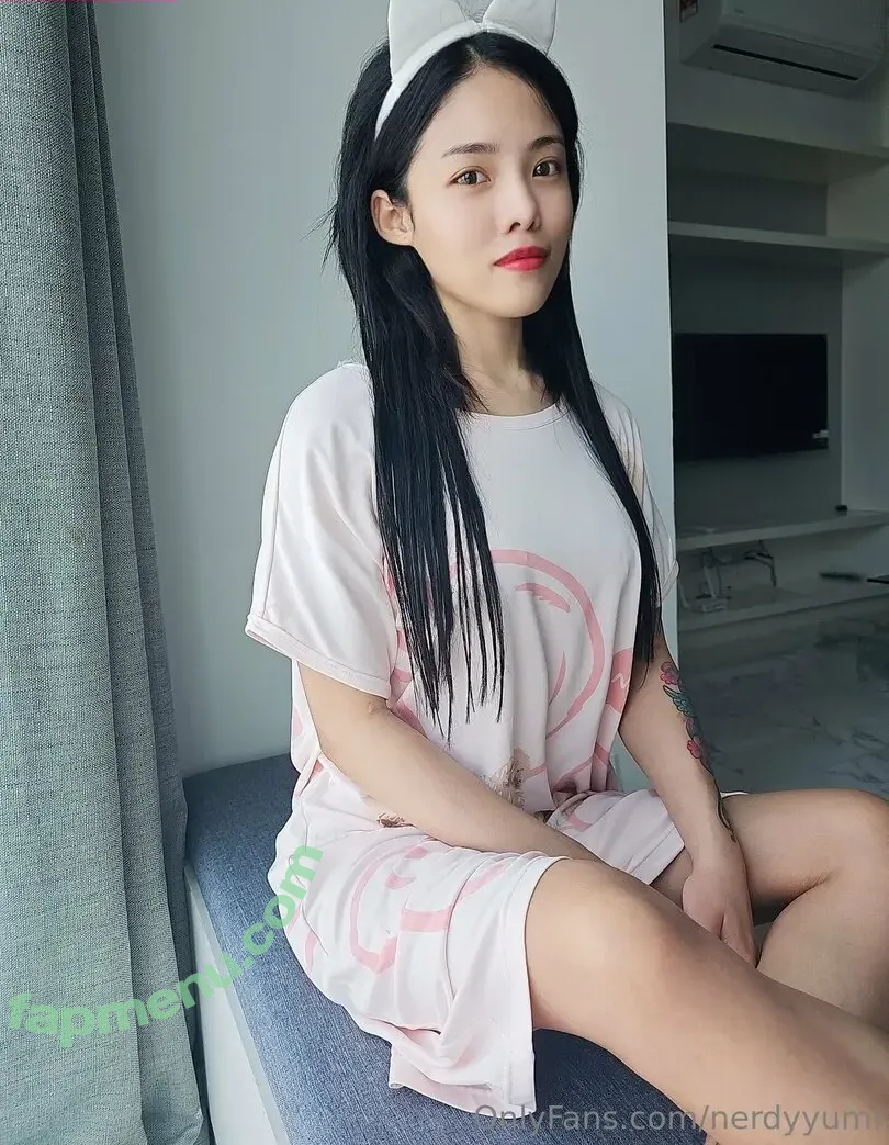 nerdyyumi nude photo #0130 (yumi_webtoon)