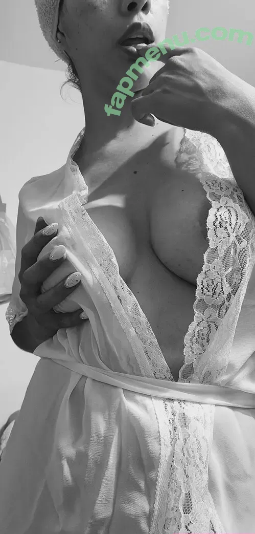 nickydamille nude photo #0008 (nickydamille)