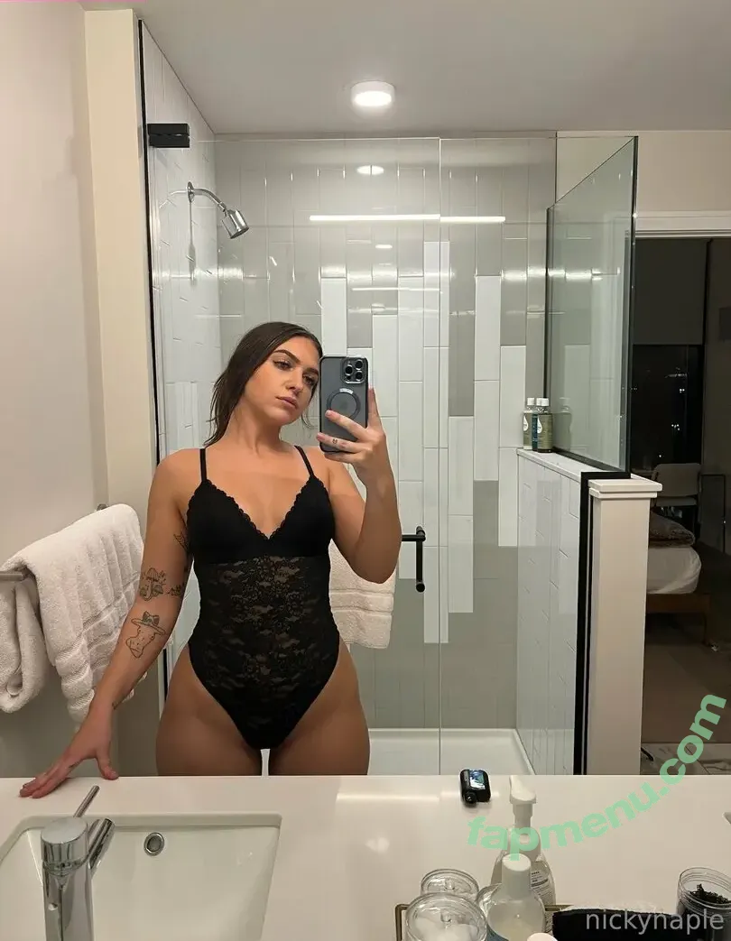nickynaple nude photo #0004 (itsnickynaple)