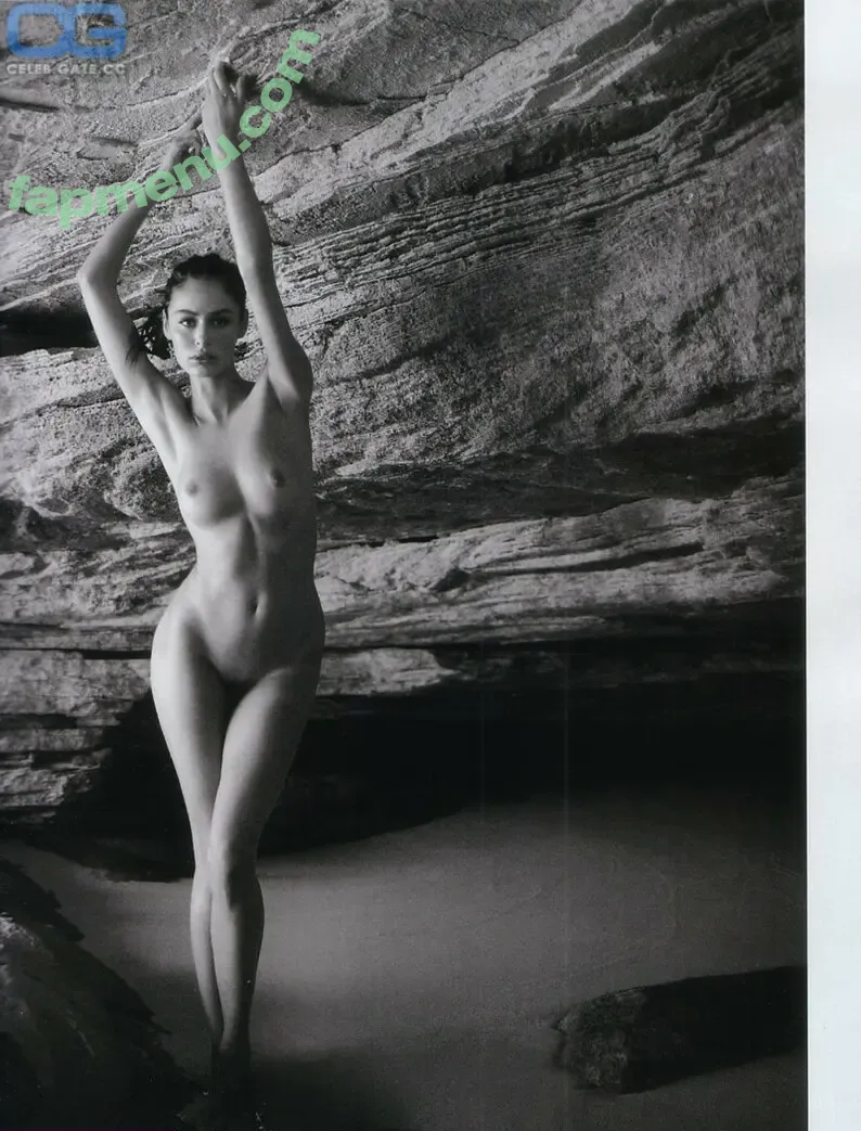 Nicole Trunfio nude photo #0003 (Nicole Trunfio)