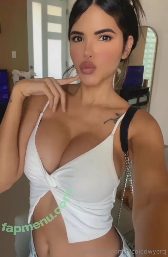 nicoledwyerq nude photo #0011 (nicoledwyerq)