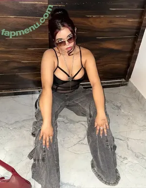 Niharika Jaiswal / niharikaa.aa / niharikaa.jaiswal nude photo #0012
