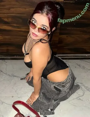 Niharika Jaiswal / niharikaa.aa / niharikaa.jaiswal nude photo #0015