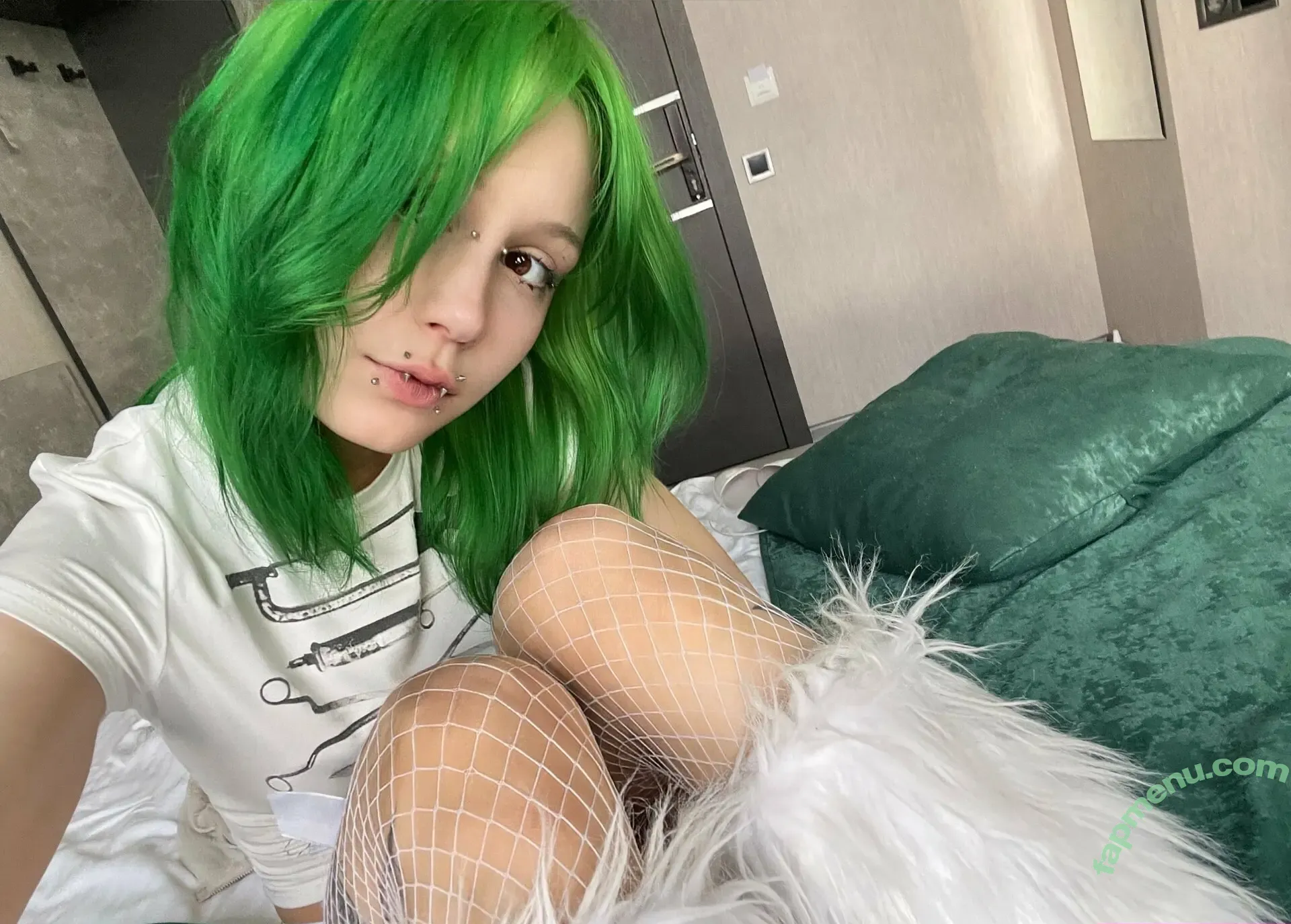 nika_alien nude photo #0035 (nika_alien)
