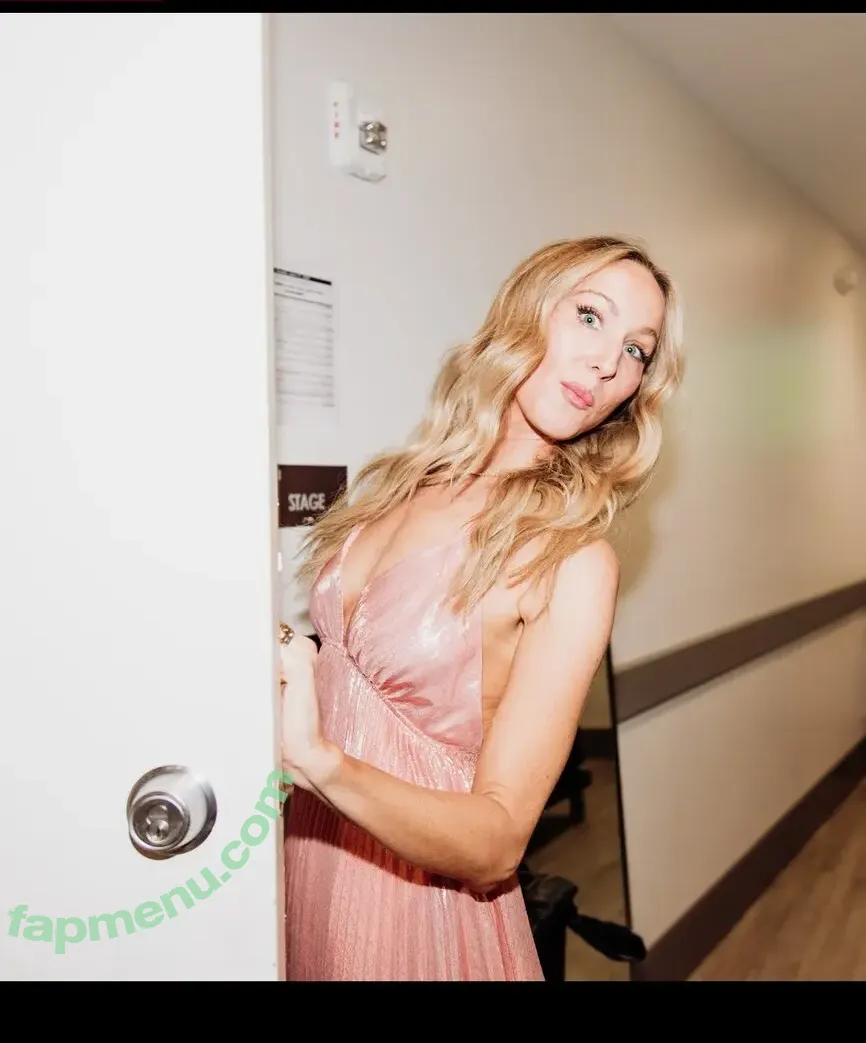 Nikki Glaser nude photo #0445 (nikkiglaser)