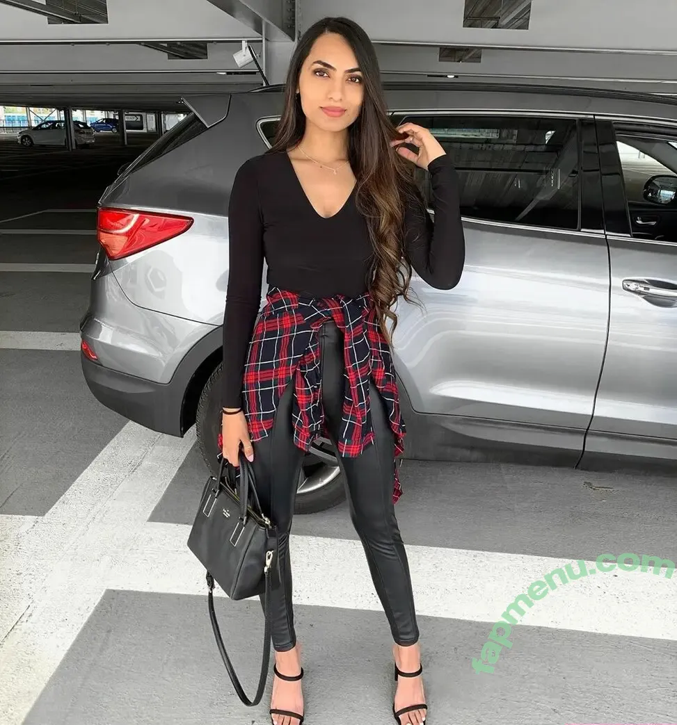 Nikki Rai nude photo #0001 (nikkirai_)
