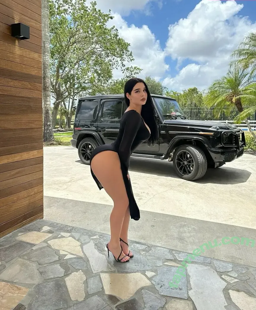 nikkiskies nude photo #0001 (imnikkiskies)
