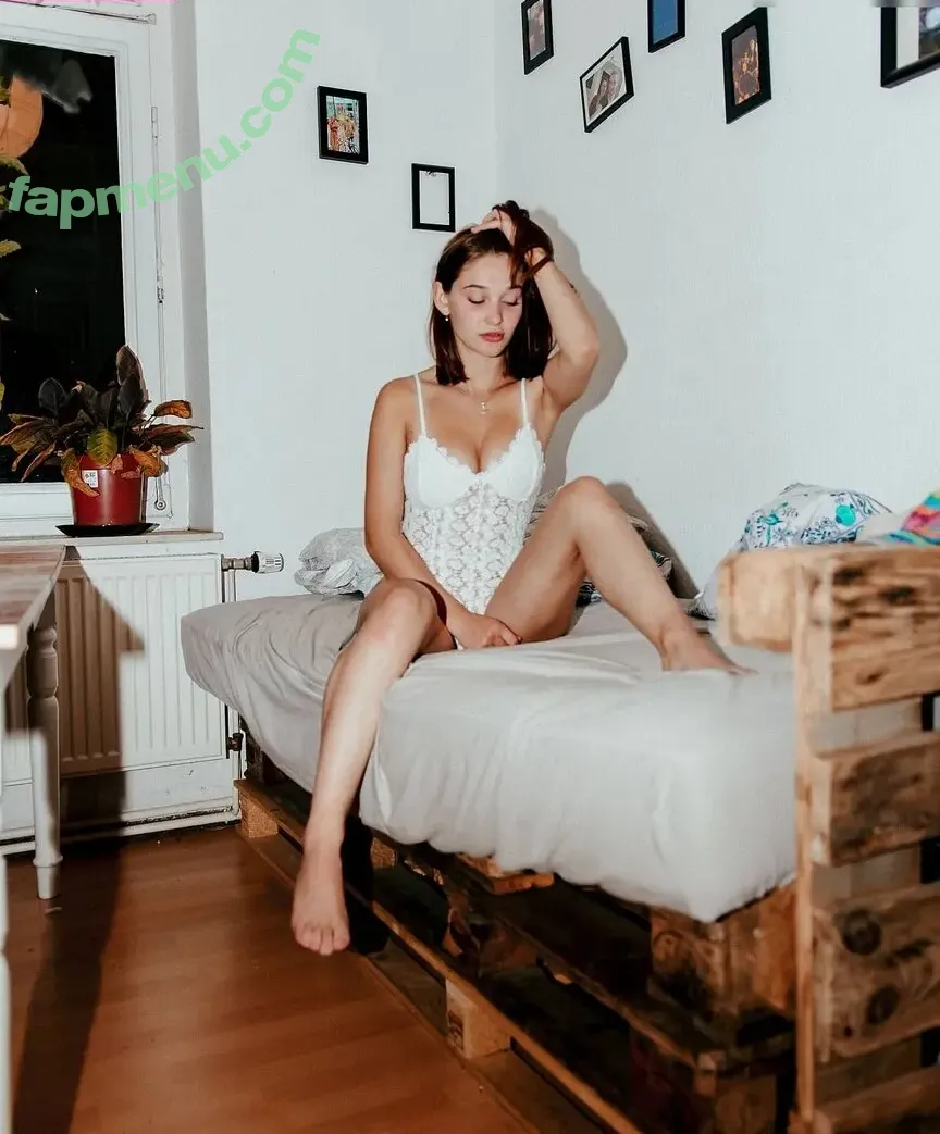 Ninafdj nude photo #0026 (Ninafdj)