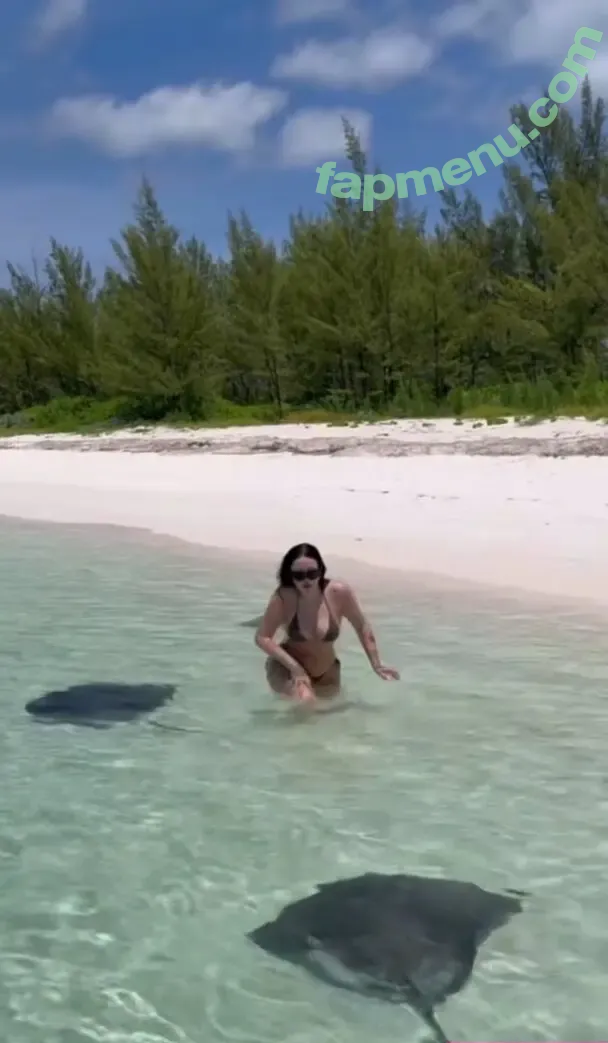 Noah Cyrus nude photo #0959 (noahcyrus)