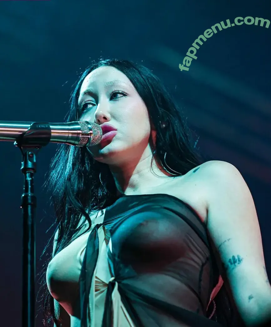 noahcyrus nude photo #0008 (noahcyrus)