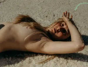  nude photo #0001