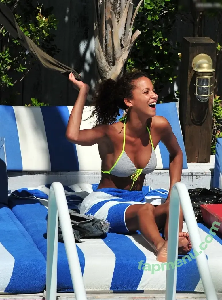 Noémie Lenoir nude photo #0021 (NoemieLenoirOff)