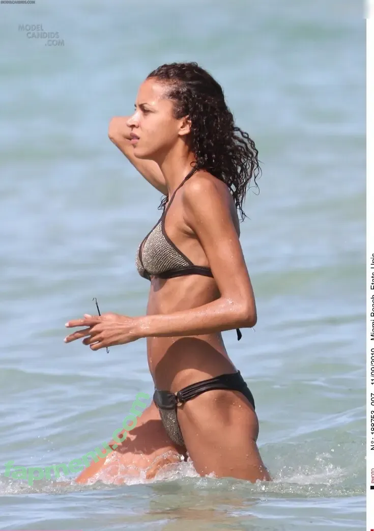 Noémie Lenoir nude photo #0049 (NoemieLenoirOff)
