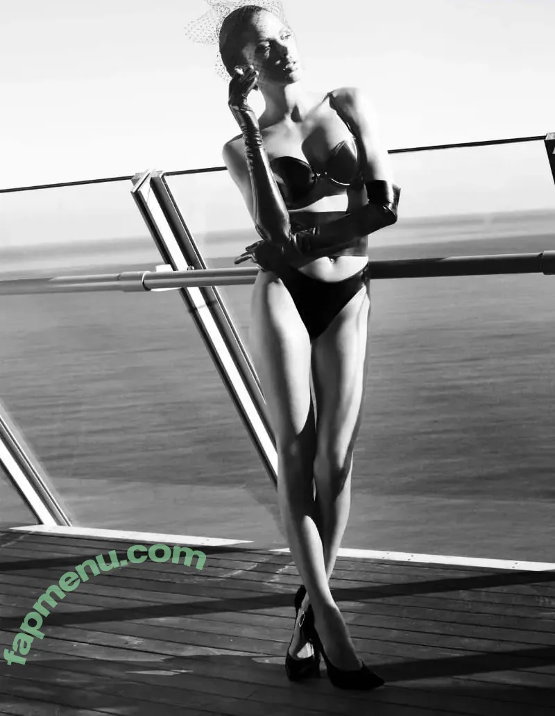 Noémie Lenoir nude photo #0088 (NoemieLenoirOff)