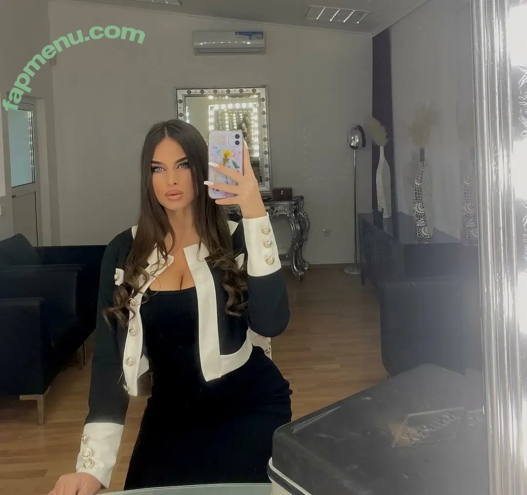 norasahinpasic nude photo #0005 (norasahinpasic)