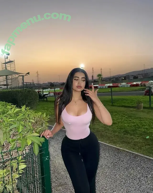 Nouhayllla nude photo #0021 (Nouhayllla)