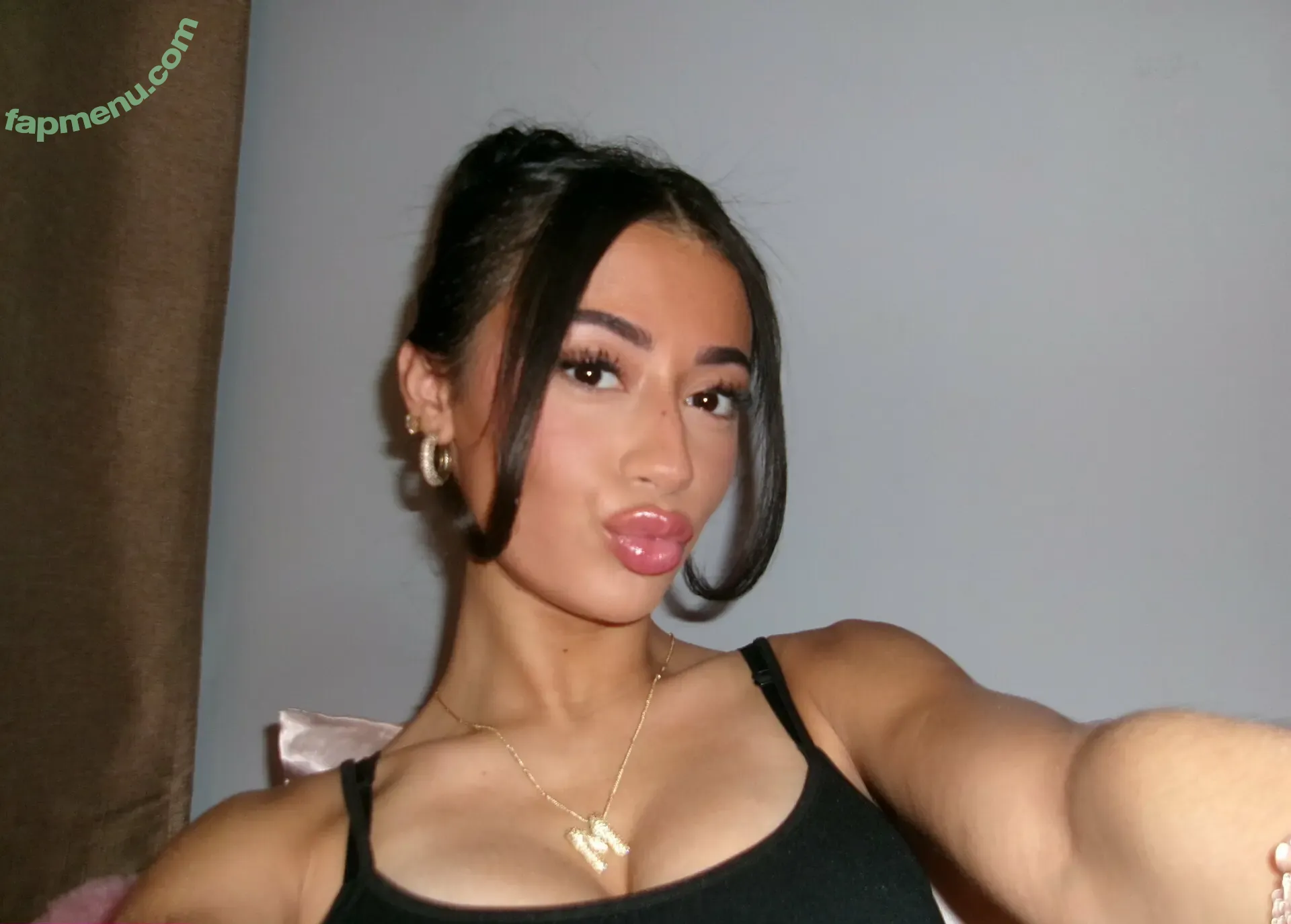 Noura Gold nude photo #0002 (noura_gold_diamonds / nouraxgold)