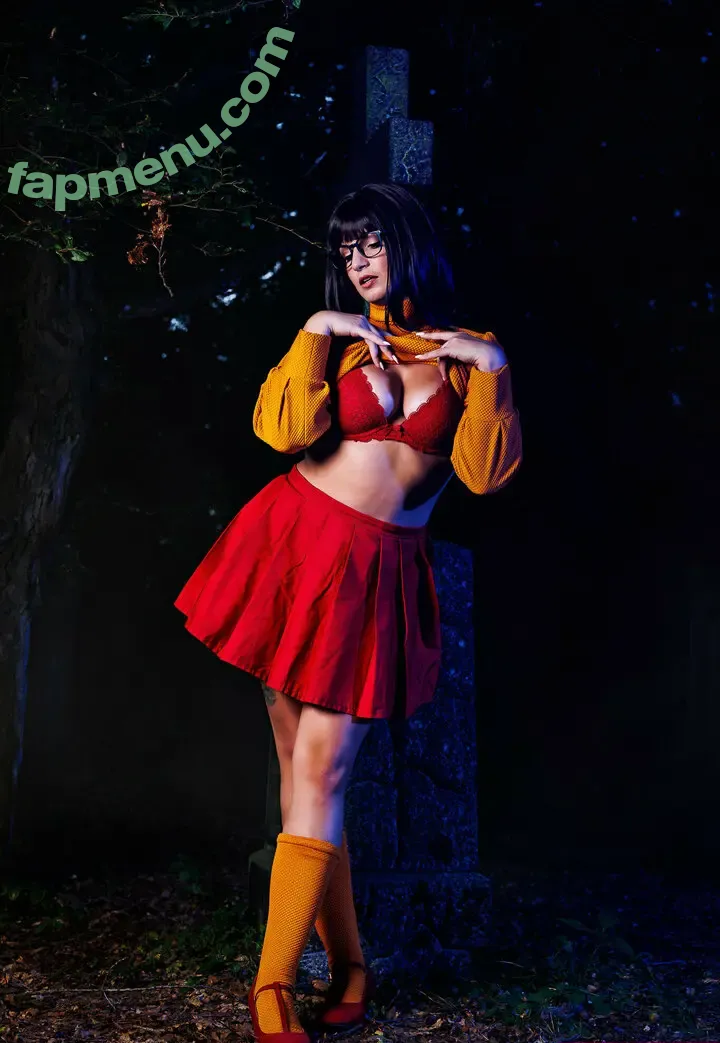 nunacosplayset nude photo #0023 (nunacosplayset)