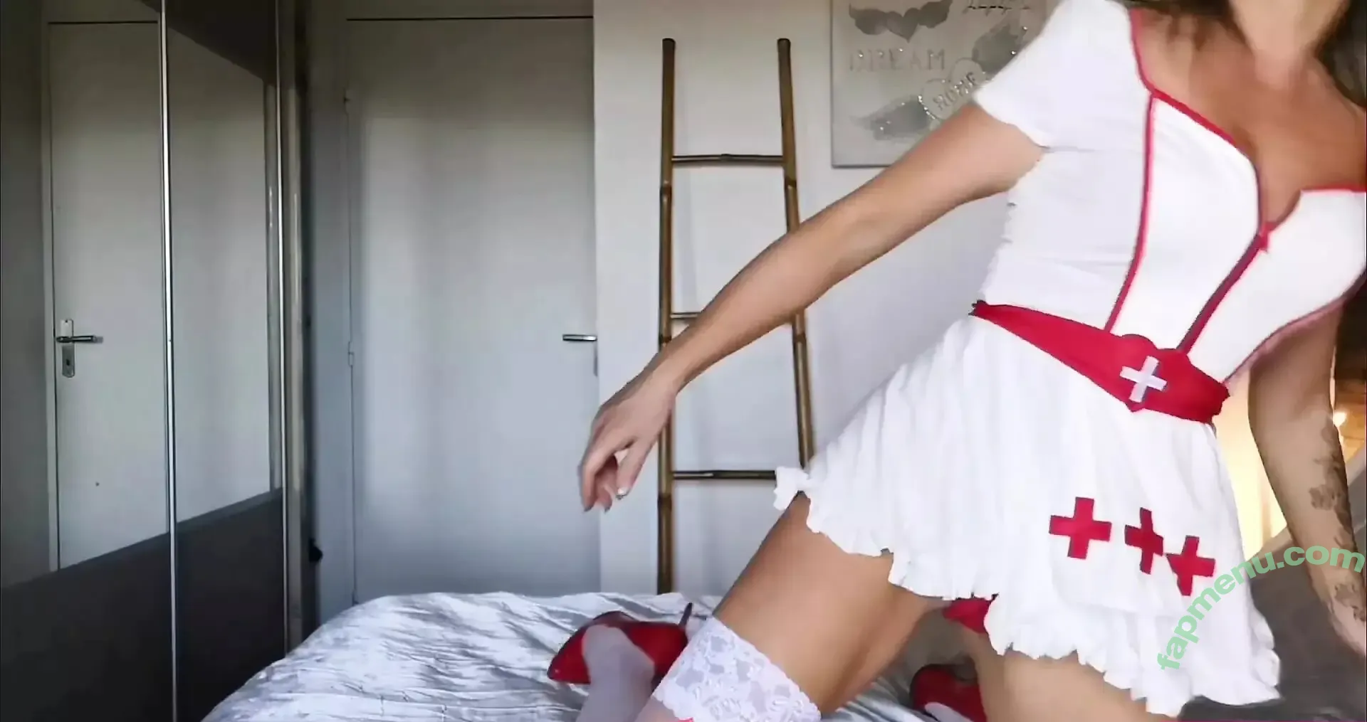 Nurse Ria nude photo #0056 (nurseneon)