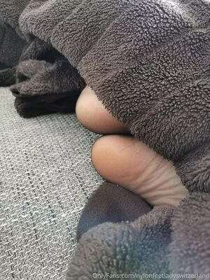 nylonfeetladyswitzerland / nylonfeetlady_switzerland nude photo #0004