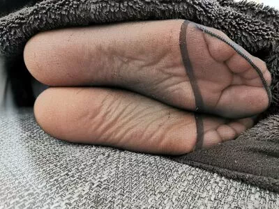 nylonfeetladyswitzerland / nylonfeetlady_switzerland nude photo #0006