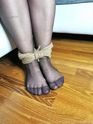 nylonfeetladyswitzerland / nylonfeetlady_switzerland nude photo #0013