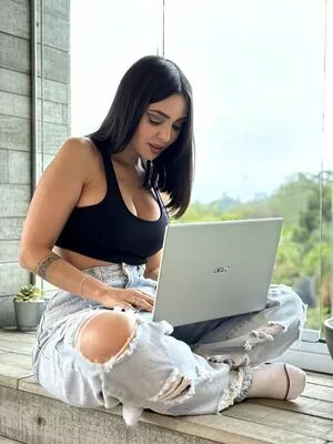 Nyvi Estephan / Discussão / nyvi_estephan / nyviestephan nude photo #0010