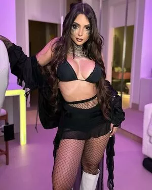 Nyvi Estephan / Discussão / nyvi_estephan / nyviestephan nude photo #0041
