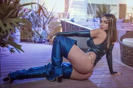 Nyvi Estephan / Discussão / nyvi_estephan / nyviestephan nude photo #0098
