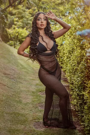 Nyvi Estephan / Discussão / nyvi_estephan / nyviestephan nude photo #0413