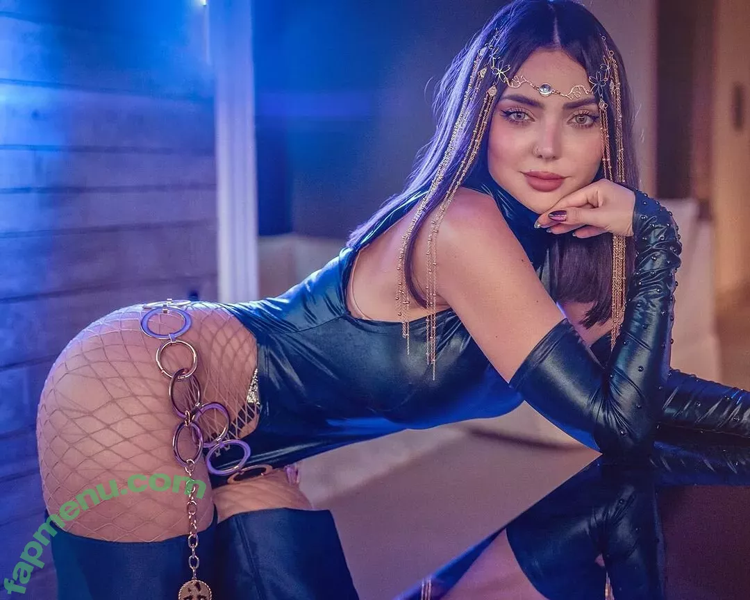 Nyvi Estephan nude photo #0021 (Discussão / nyvi_estephan / nyviestephan)