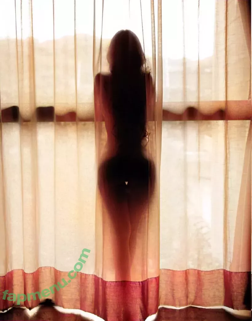Nyvi Estephan nude photo #0461 (Discussão / nyvi_estephan / nyviestephan)