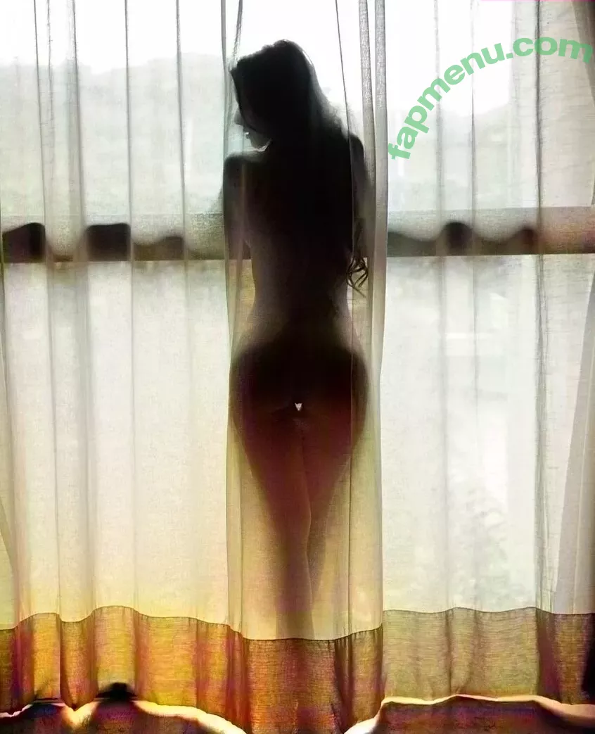 Nyvi Estephan nude photo #0462 (Discussão / nyvi_estephan / nyviestephan)