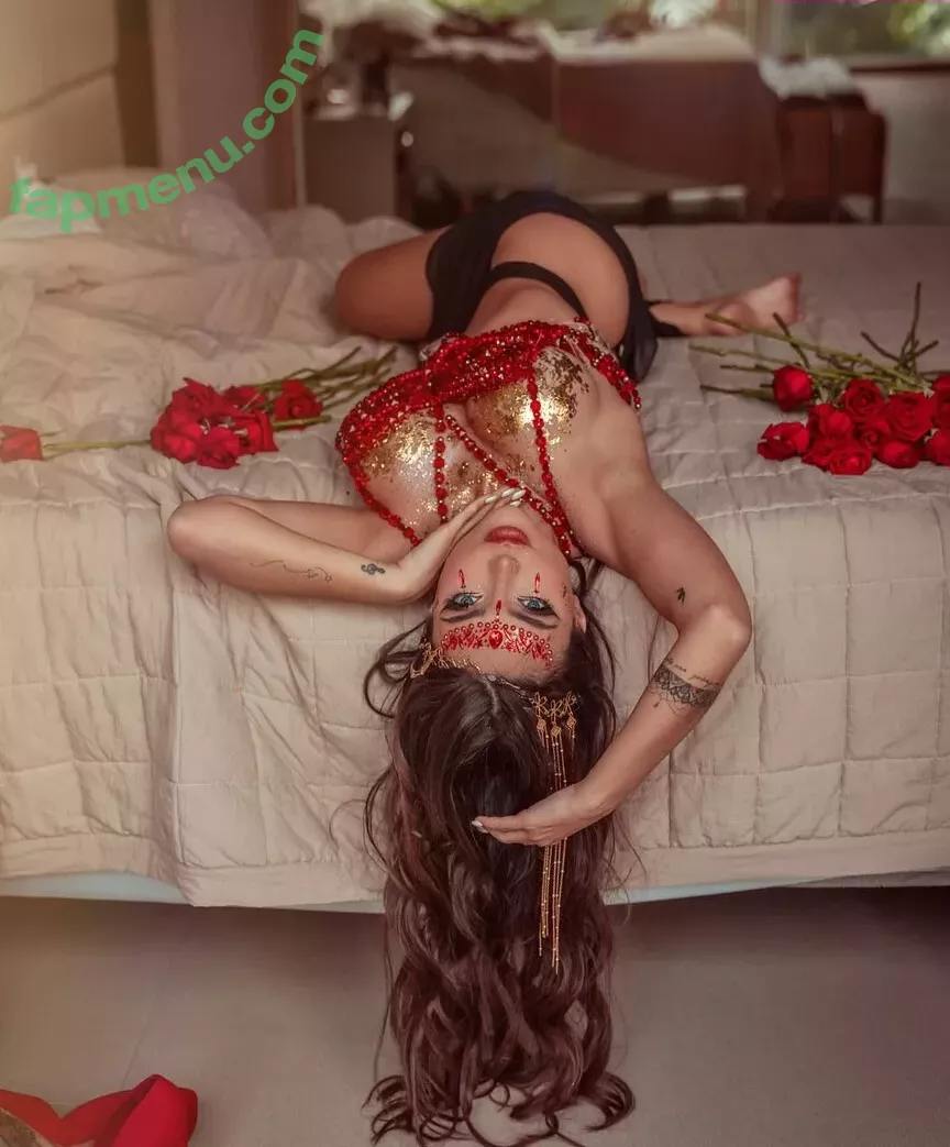 Nyvi Estephan nude photo #0502 (Discussão / nyvi_estephan / nyviestephan)