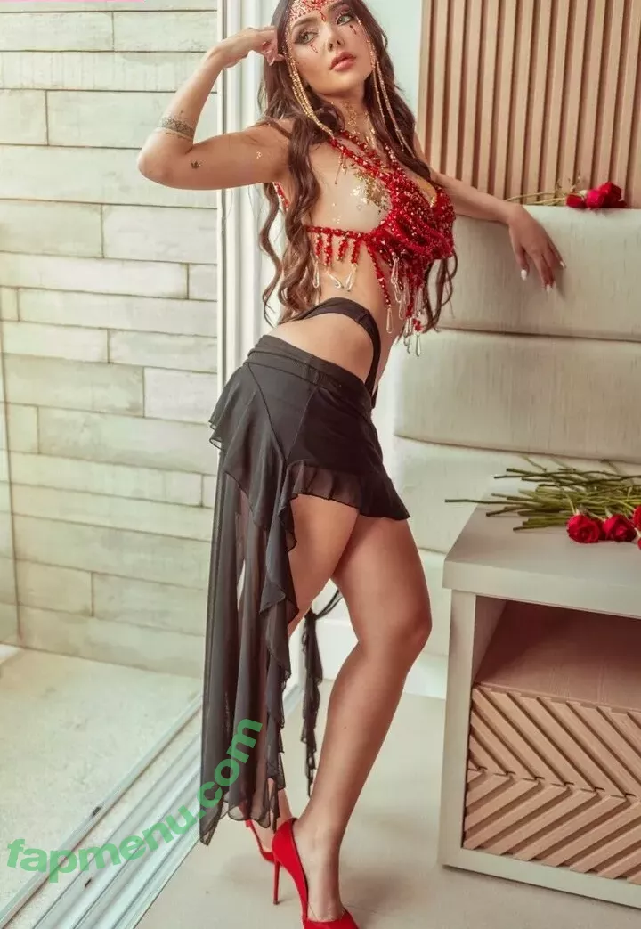 Nyvi Estephan nude photo #0529 (Discussão / nyvi_estephan / nyviestephan)
