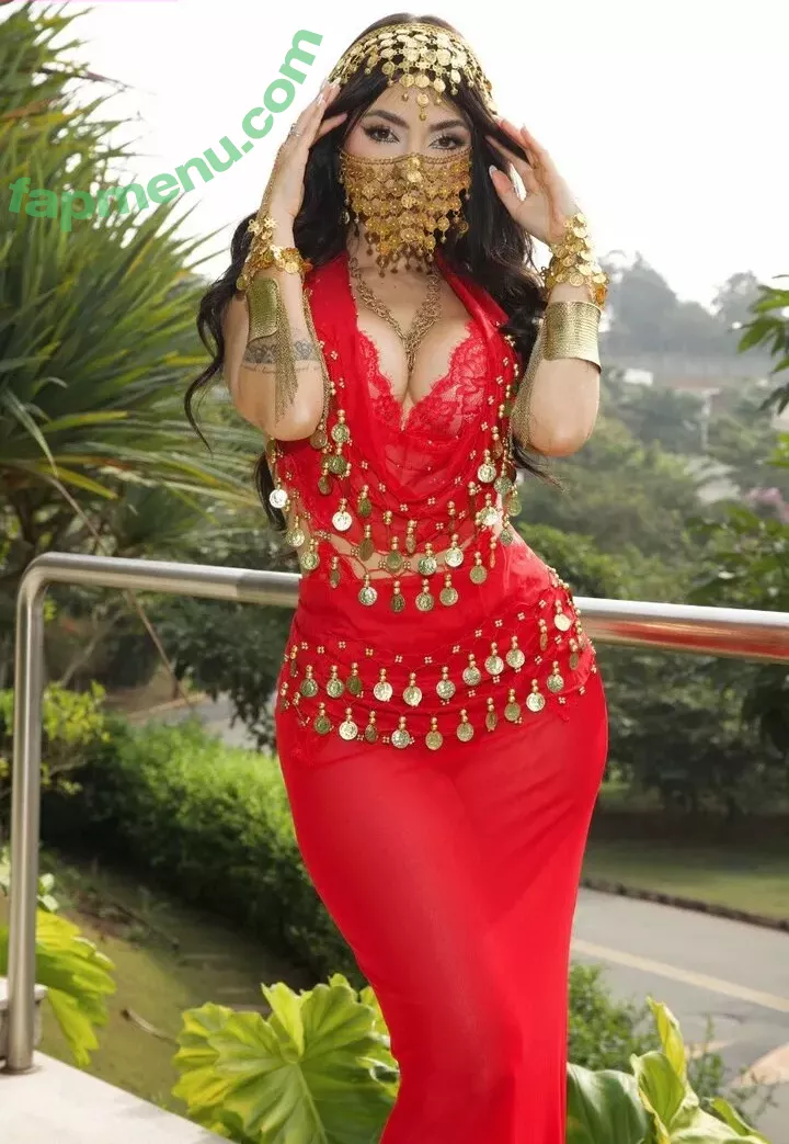 Nyvi Estephan nude photo #0621 (Discussão / nyvi_estephan / nyviestephan)