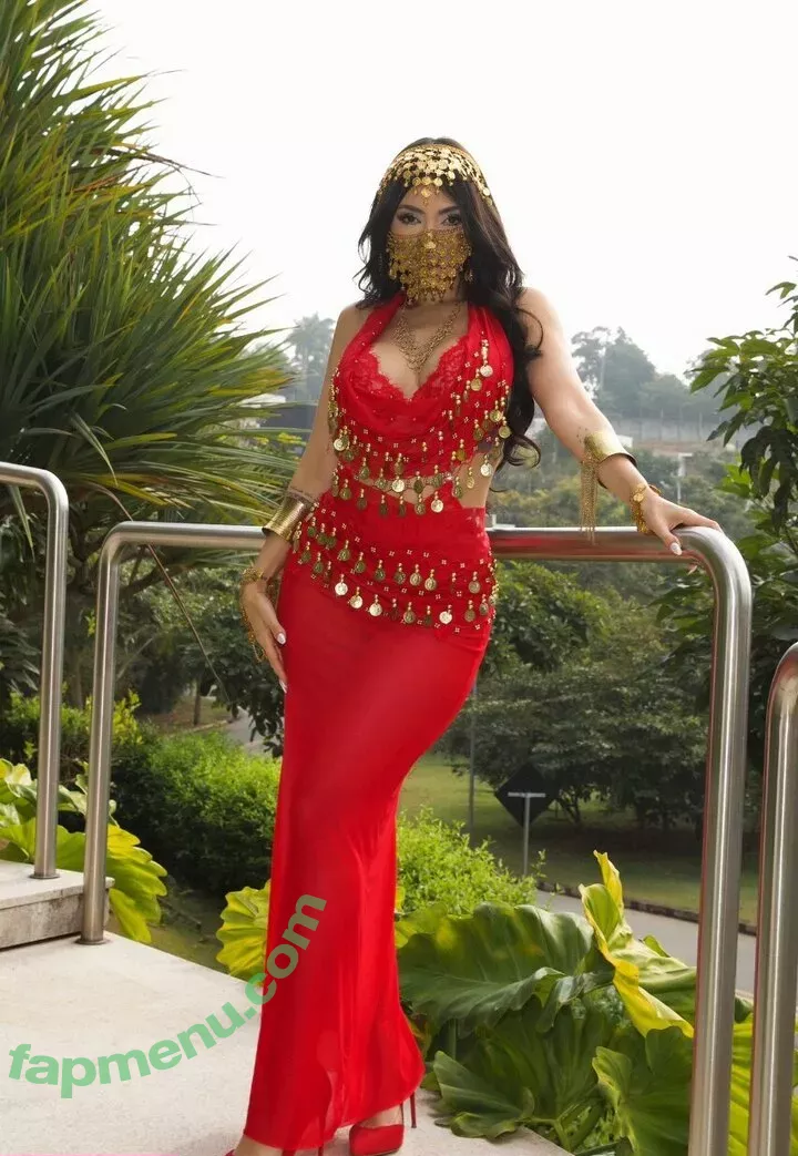Nyvi Estephan nude photo #0629 (Discussão / nyvi_estephan / nyviestephan)