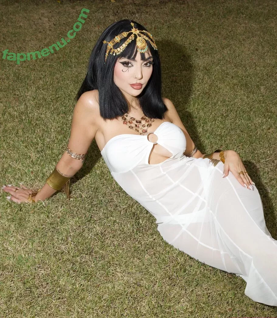 Nyvi Estephan nude photo #0655 (Discussão / nyvi_estephan / nyviestephan)