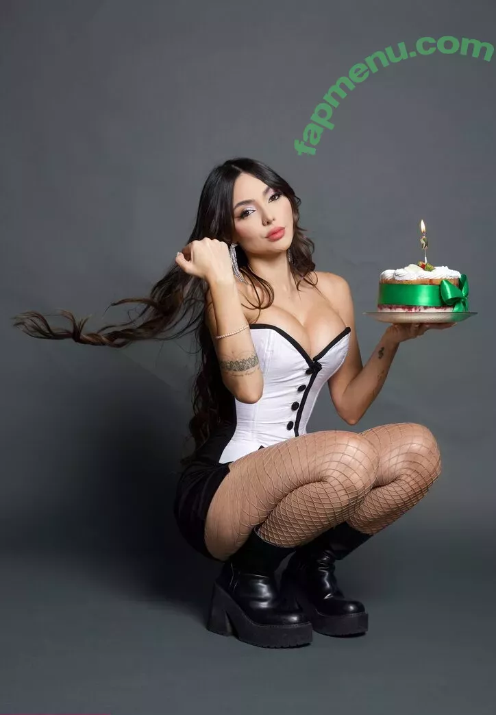Nyvi Estephan nude photo #0719 (Discussão / nyvi_estephan / nyviestephan)