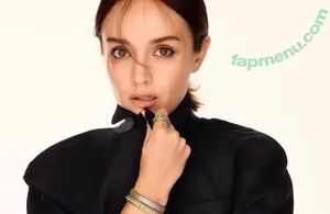 Olivia Cooke / livkatecooke nude photo #0660