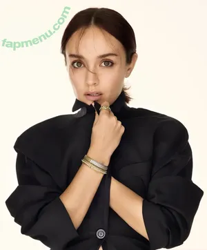 Olivia Cooke / livkatecooke nude photo #0764