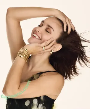 Olivia Cooke / livkatecooke nude photo #0765
