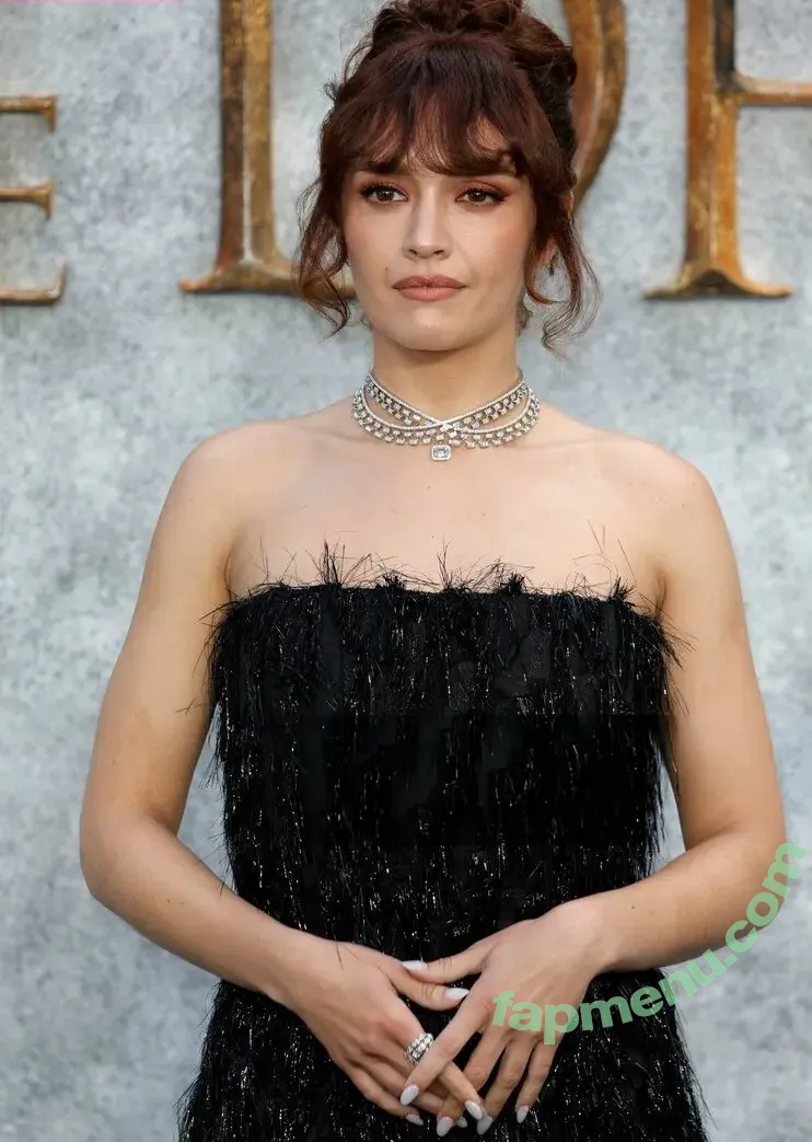 Olivia Cooke nude photo #0439 (livkatecooke)