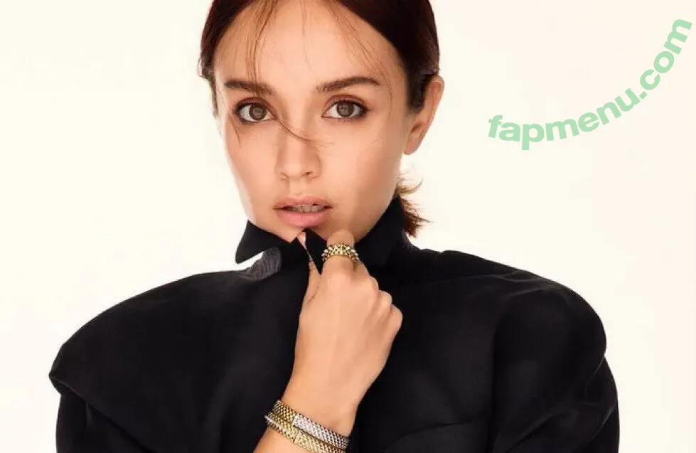 Olivia Cooke nude photo #0660 (livkatecooke)